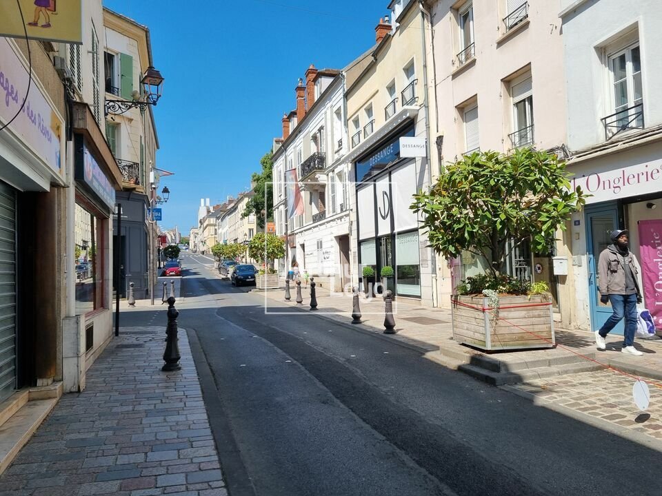 ARTHUR LOYD 77-91 LOCATION-LOCAL COMMERCIAL-MELUN-77