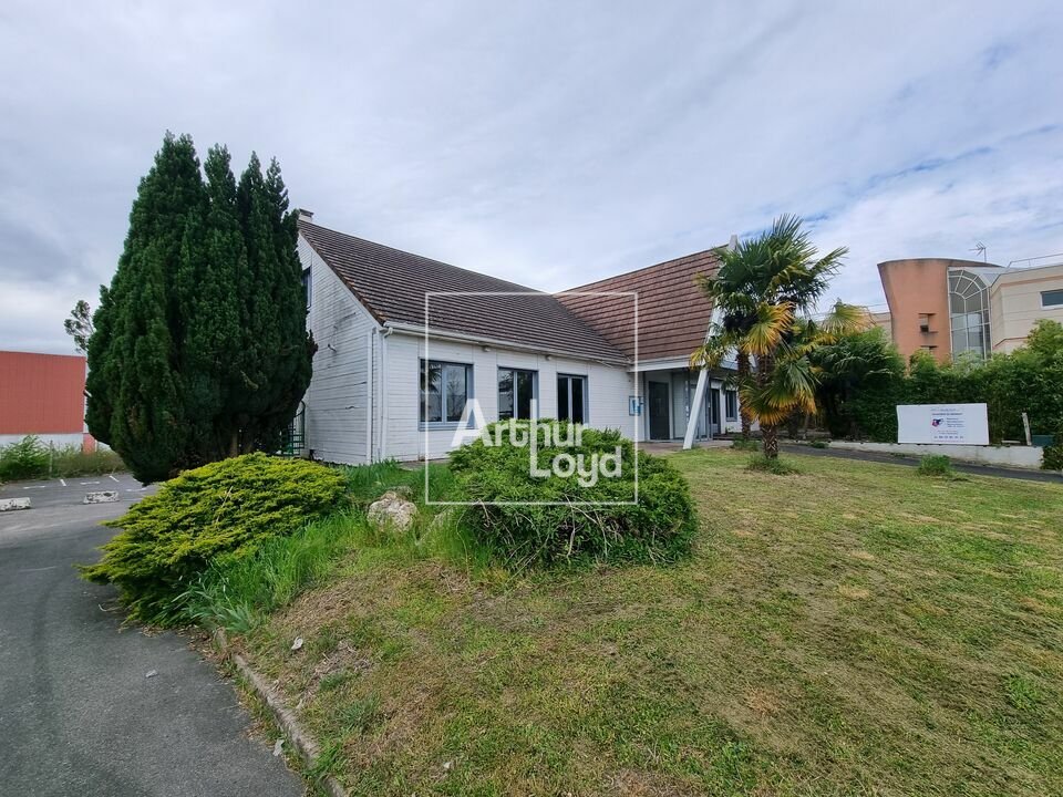 ARTHUR LOYD 77-91 LOCATION-LOCAL COMMERCIAL-NEMOURS-77