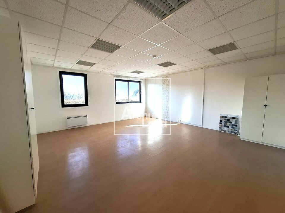 ARTHUR LOYD 77-91 LOCATION-BUREAUX-TORCY-77