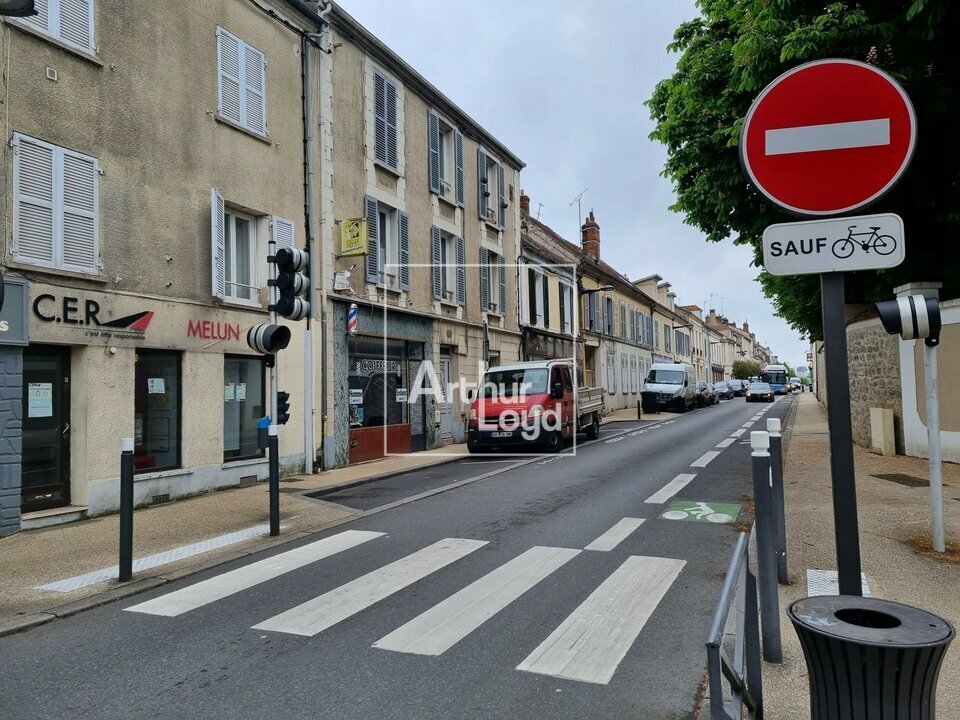 ARTHUR LOYD 77-91 LOCATION-LOCAL COMMERCIAL-MELUN-77