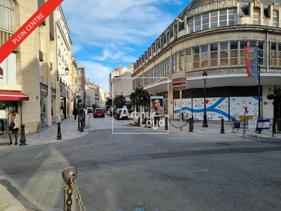 ARTHUR LOYD 77-91 LOCATION-LOCAL COMMERCIAL-MELUN-77