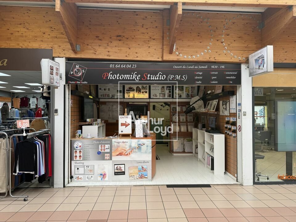 ARTHUR LOYD 77-91 LOCATION-LOCAL COMMERCIAL-RUBELLES-77