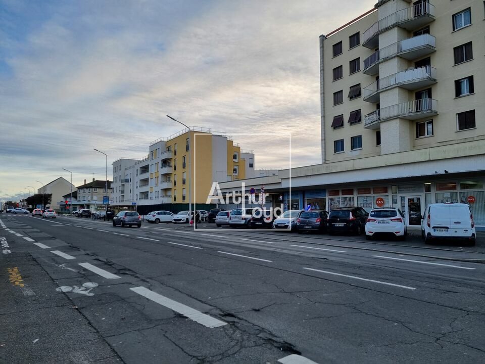 ARTHUR LOYD 77-91 LOCATION-LOCAL COMMERCIAL-MELUN-77