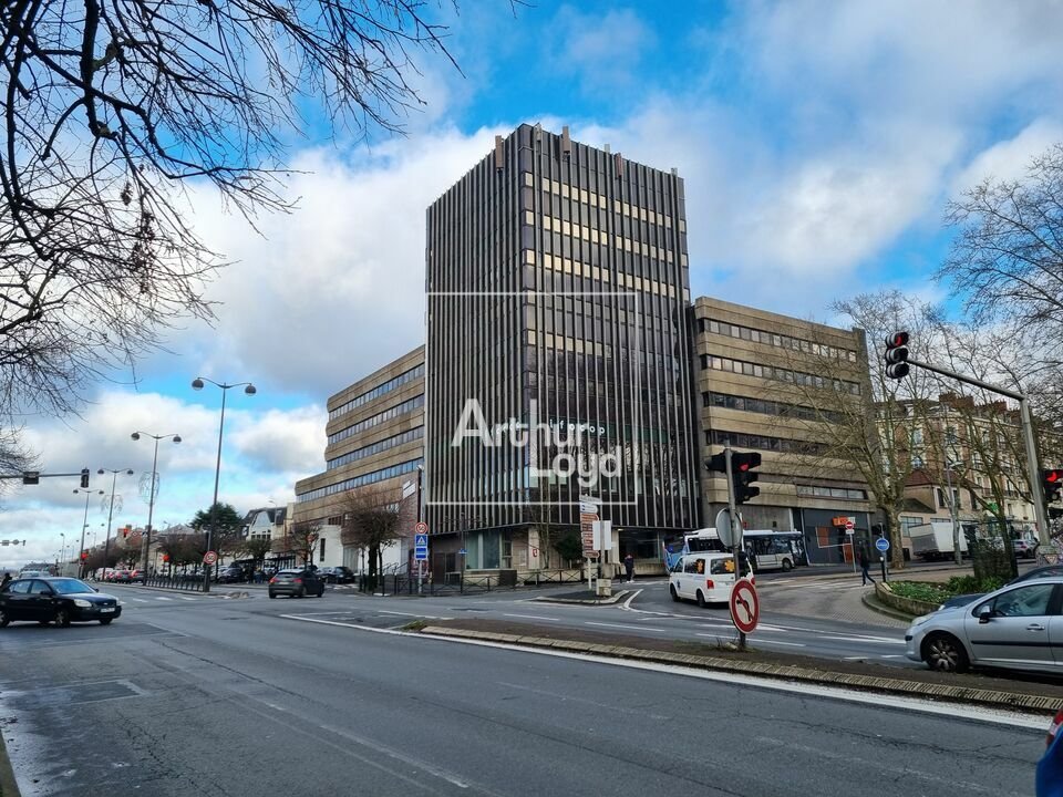 ARTHUR LOYD 77-91 LOCATION-LOCAL COMMERCIAL-MELUN-77