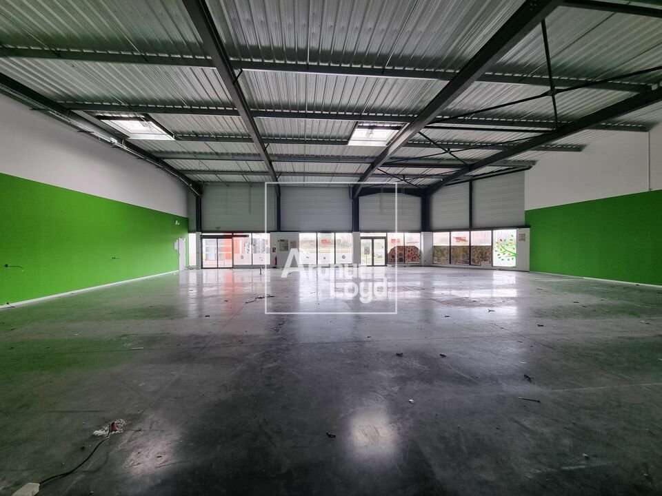 ARTHUR LOYD 77-91 LOCATION-LOCAL COMMERCIAL-PRINGY-77