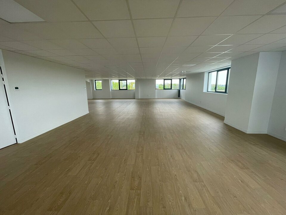 ARTHUR LOYD 77-91 LOCATION-BUREAUX-SAINT_PIERRE_DU_PERRAY-91