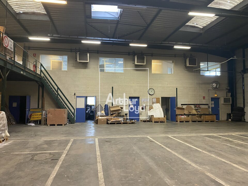 ARTHUR LOYD 77-91 LOCATION-ENTREPOT-ETRECHY-91