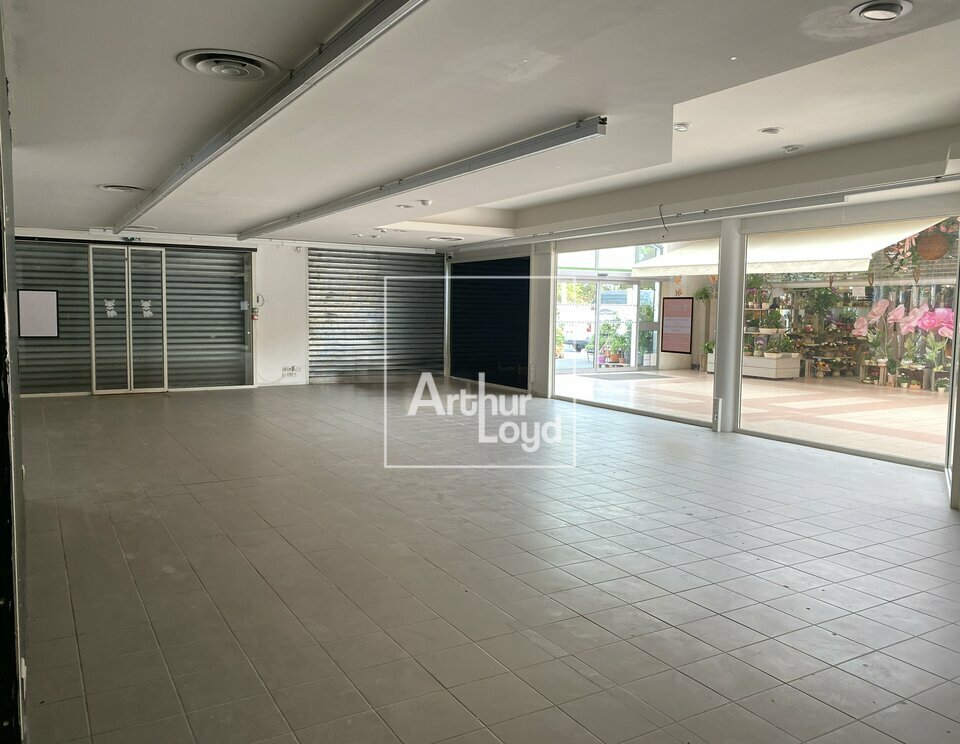 ARTHUR LOYD 77-91 LOCATION-LOCAL COMMERCIAL-RUBELLES-77