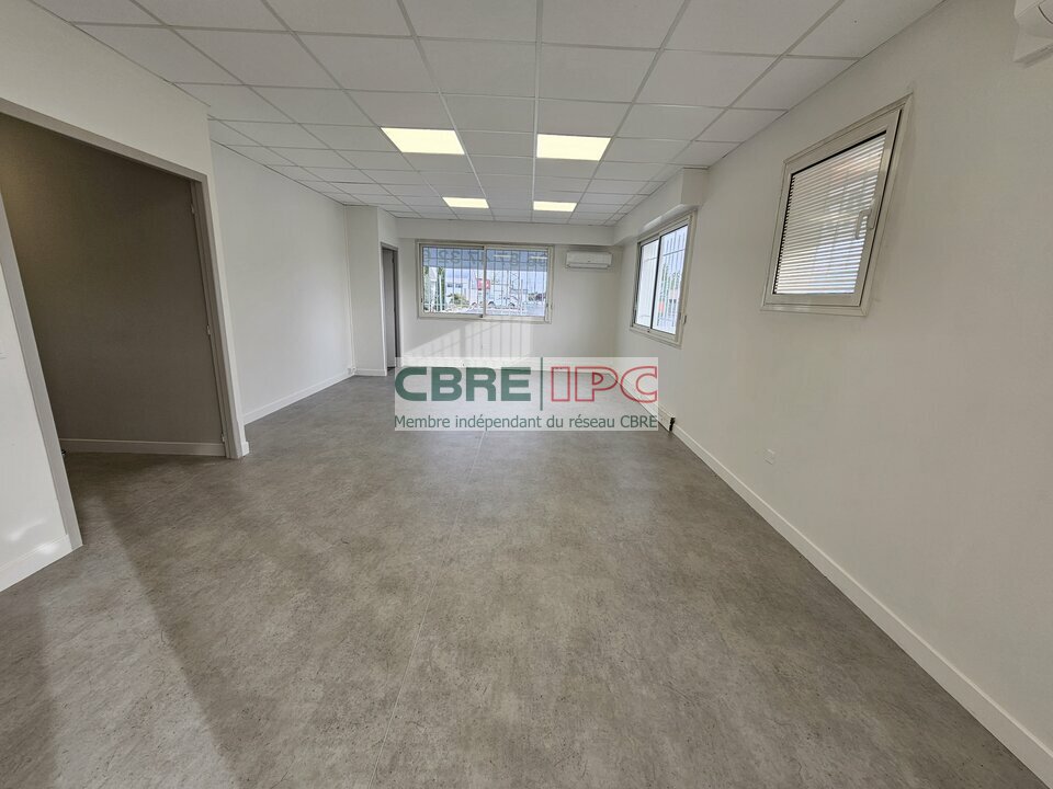 CBRE IPC LOCATION-LOCAL D'ACTIVITE-LONS-64