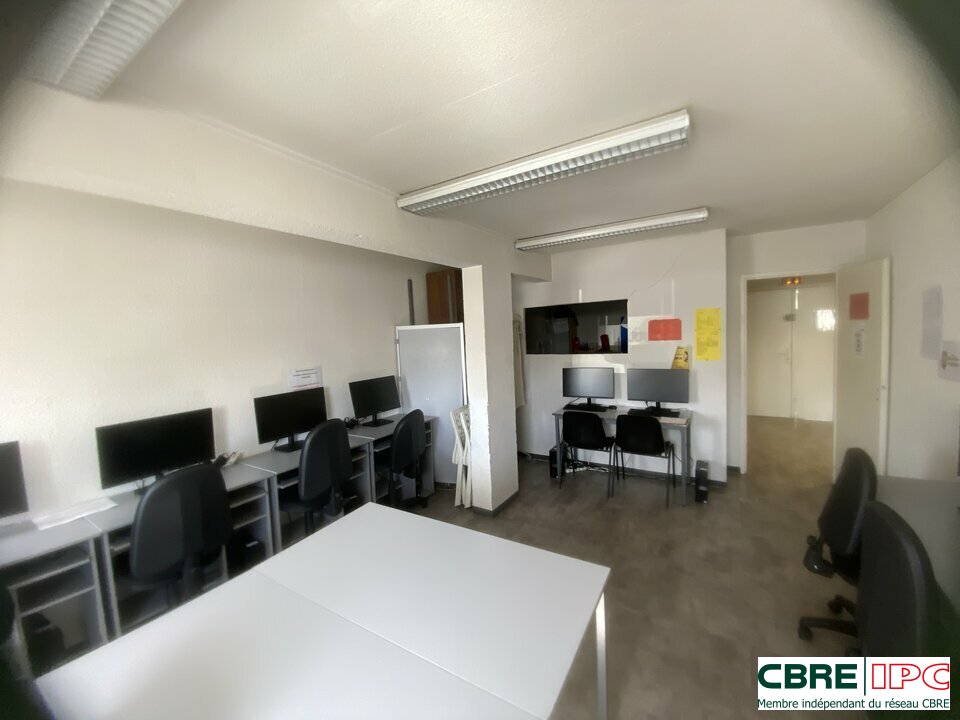 CBRE IPC LOCATION-BUREAUX-DAX-40