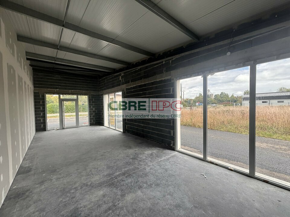 CBRE IPC LOCATION-LOCAL COMMERCIAL-SAULT_DE_NAVAILLES-64