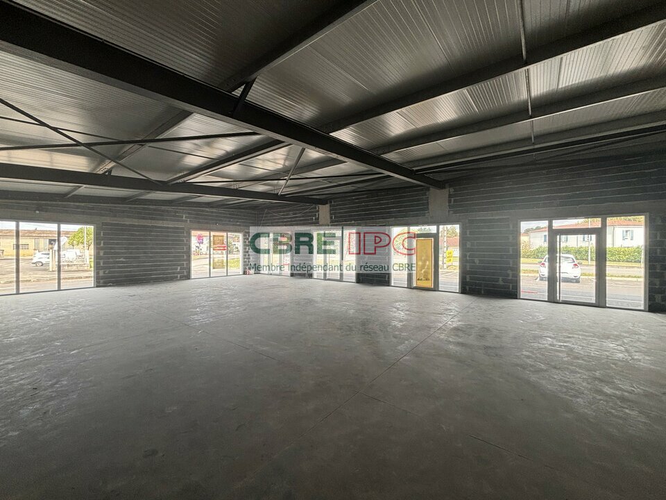 CBRE IPC LOCATION-LOCAL COMMERCIAL-SAULT_DE_NAVAILLES-64
