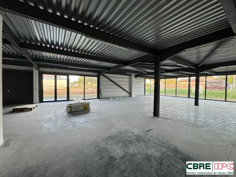 CBRE IPC LOCATION-LOCAL COMMERCIAL-BENESSE_MAREMNE-40