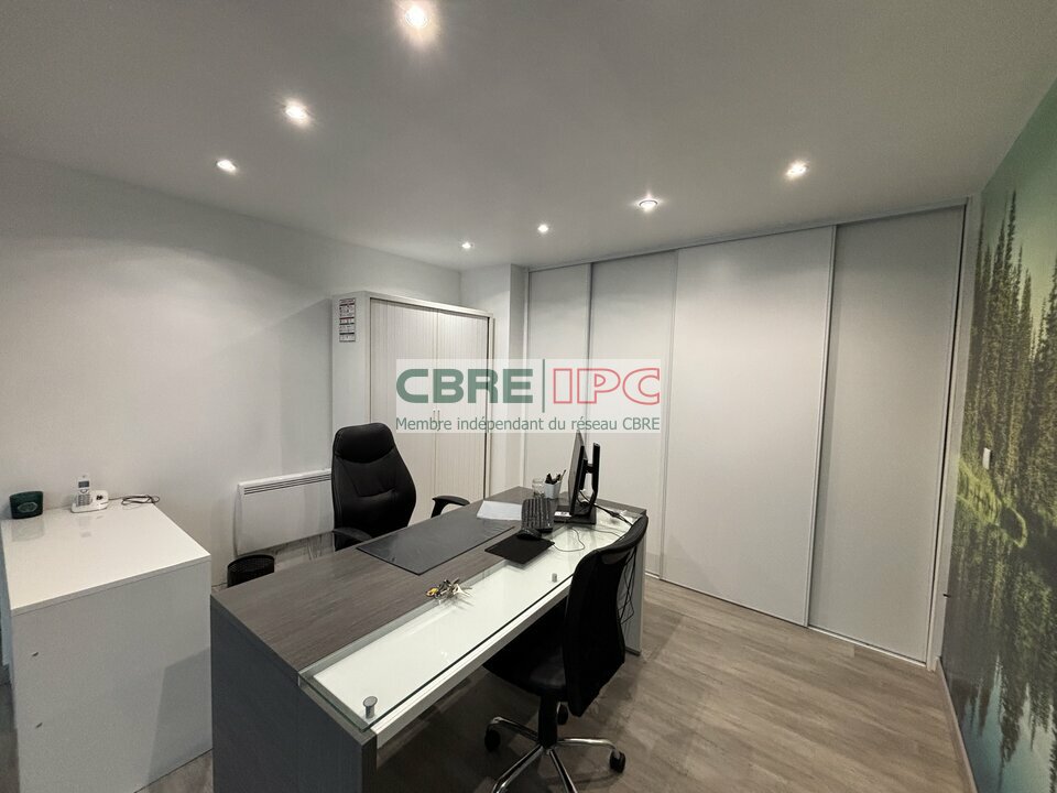 CBRE IPC LOCATION-LOCAL COMMERCIAL-PAU-64