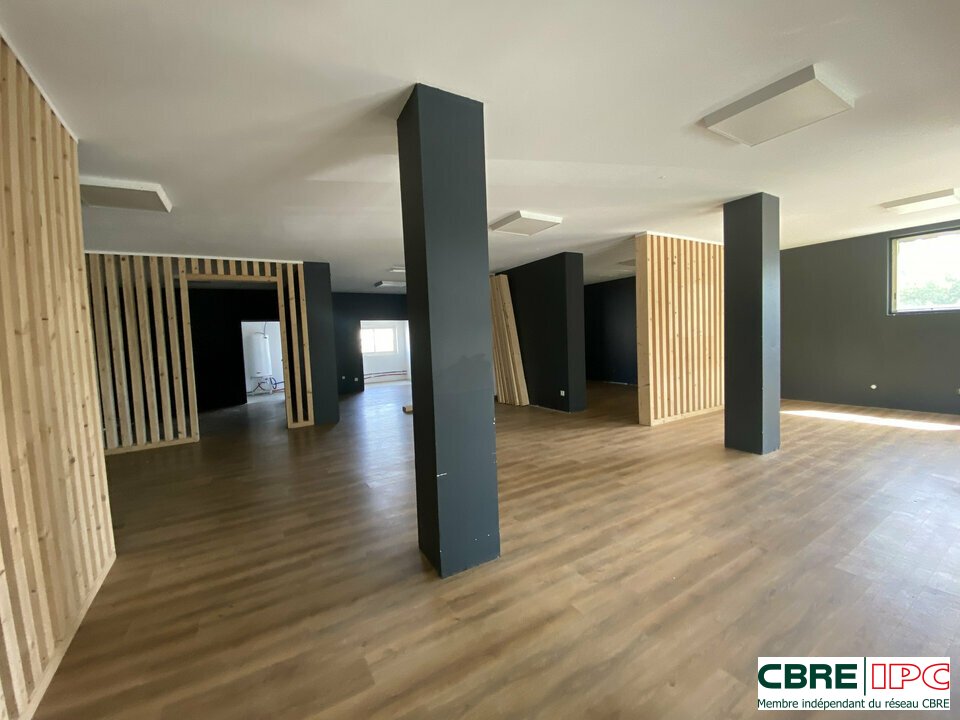 CBRE IPC LOCATION-LOCAL COMMERCIAL-BAYONNE-64