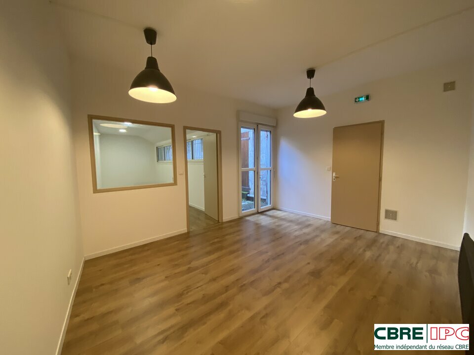 CBRE IPC LOCATION-LOCAL COMMERCIAL-DAX-40