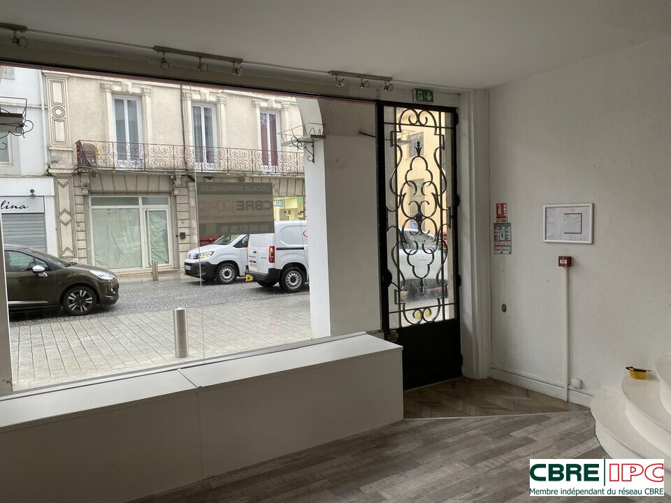 CBRE IPC LOCATION-LOCAL COMMERCIAL-DAX-40