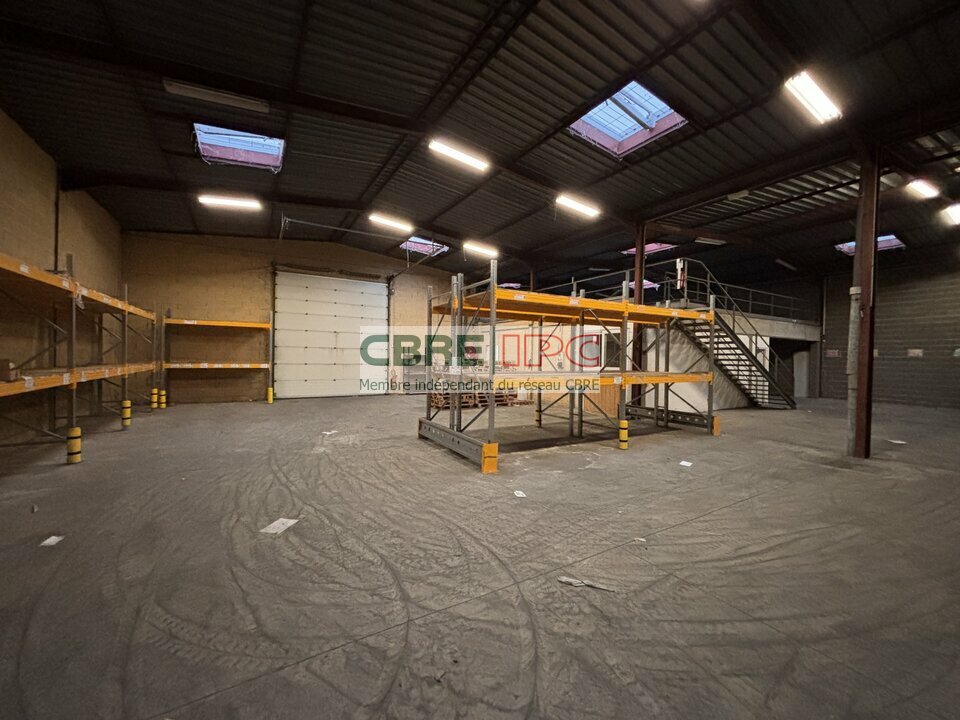 CBRE IPC LOCATION-LOCAL D'ACTIVITE-LONS-64