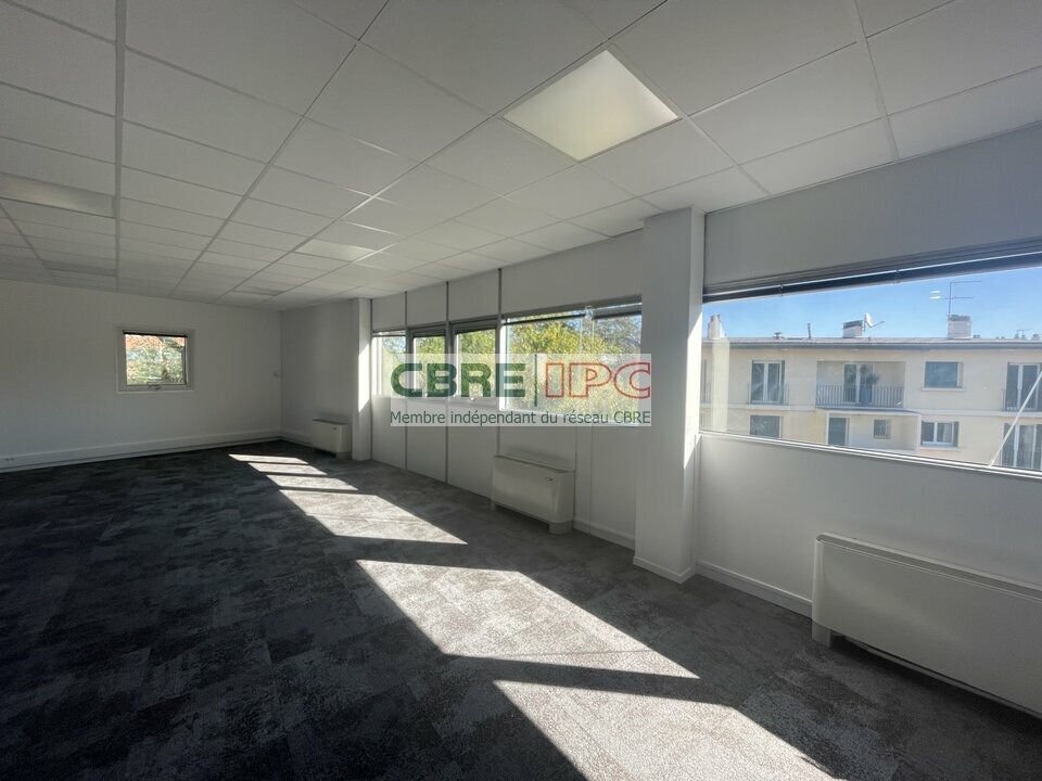 CBRE IPC LOCATION-BUREAUX-PAU-64