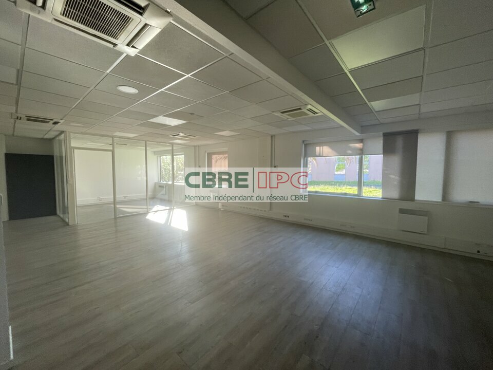 CBRE IPC LOCATION-BUREAUX-LONS-64