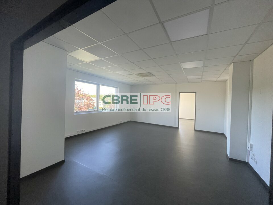 CBRE IPC LOCATION-BUREAUX-LONS-64