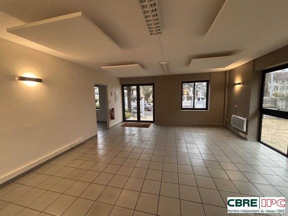 CBRE IPC LOCATION-BUREAUX-PAU-64