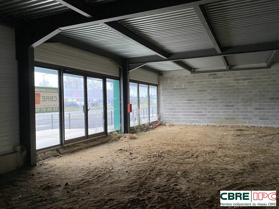 CBRE IPC LOCATION-LOCAL COMMERCIAL-MEES-40