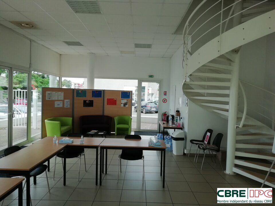 CBRE IPC LOCATION-LOCAL COMMERCIAL-DAX-40