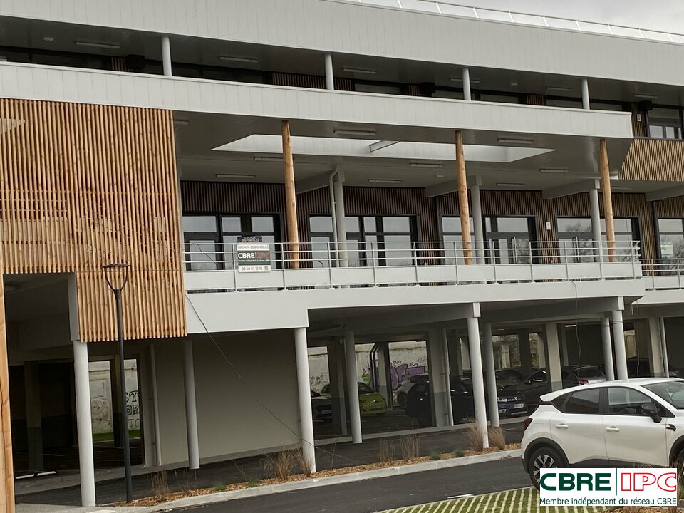 CBRE IPC LOCATION-BUREAUX-DAX-40
