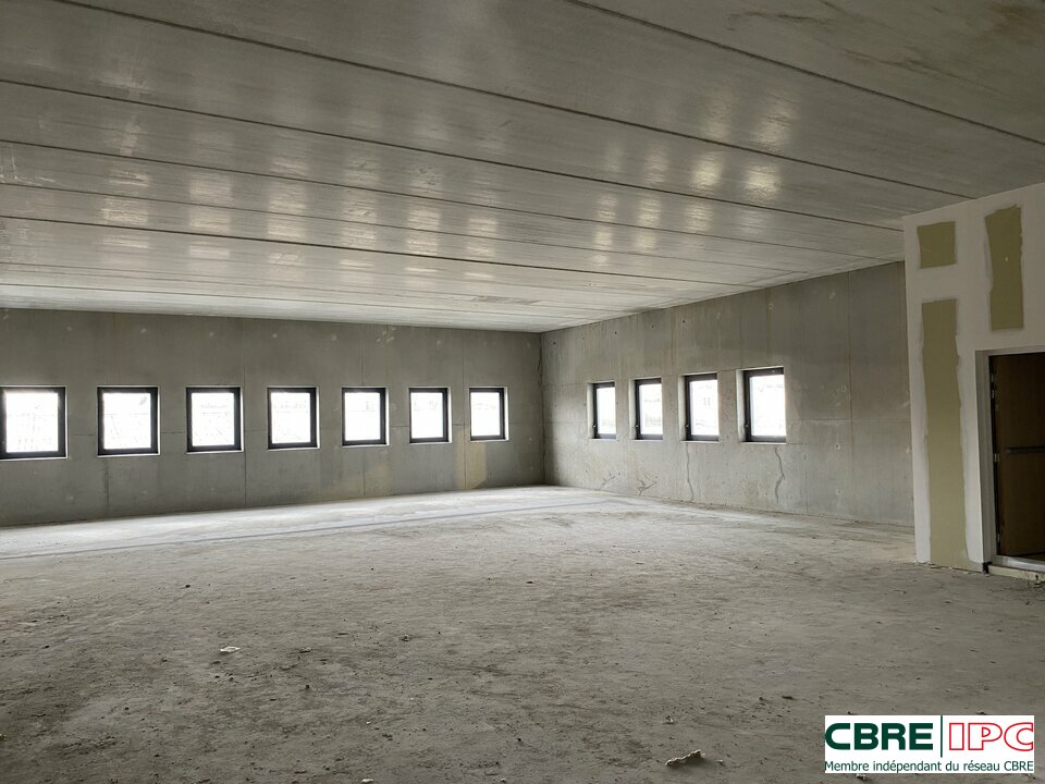 CBRE IPC LOCATION-BUREAUX-DAX-40