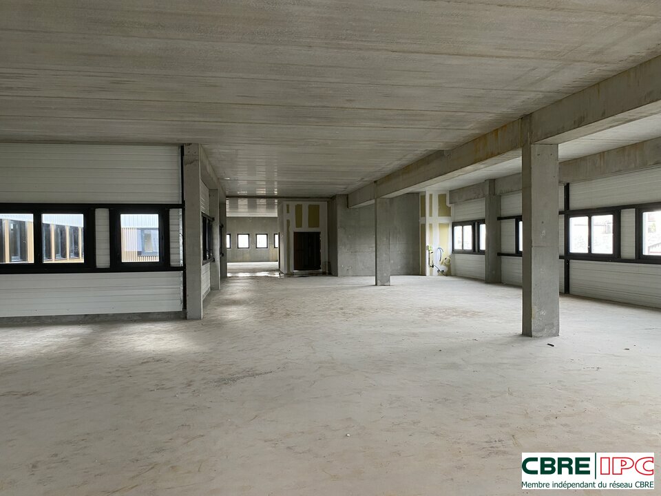 CBRE IPC LOCATION-BUREAUX-DAX-40