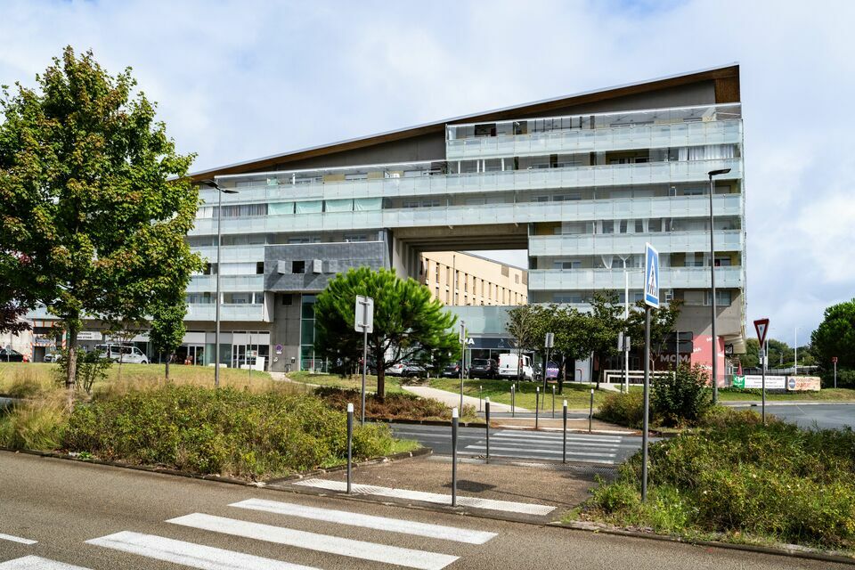 CBRE IPC LOCATION-LOCAL COMMERCIAL-BAYONNE-64