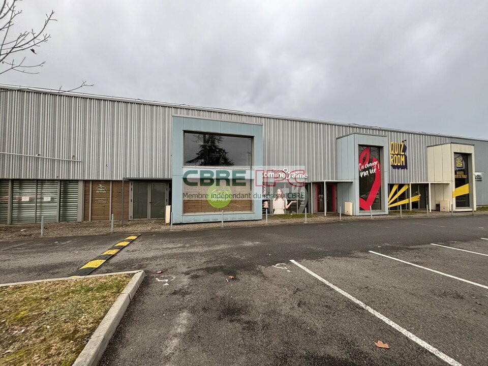 CBRE IPC LOCATION-LOCAL COMMERCIAL-PAU-64