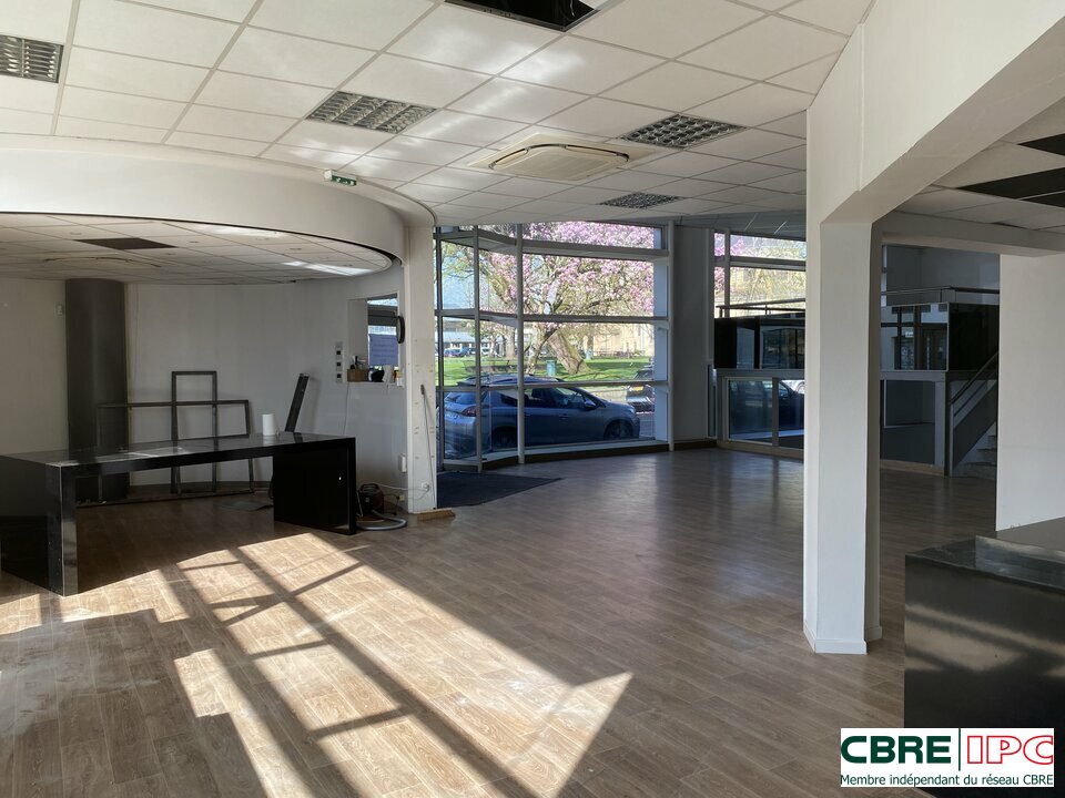 CBRE IPC LOCATION-LOCAL COMMERCIAL-DAX-40