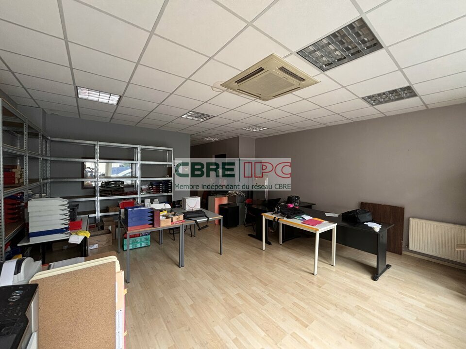 CBRE IPC LOCATION-LOCAL COMMERCIAL-PAU-64