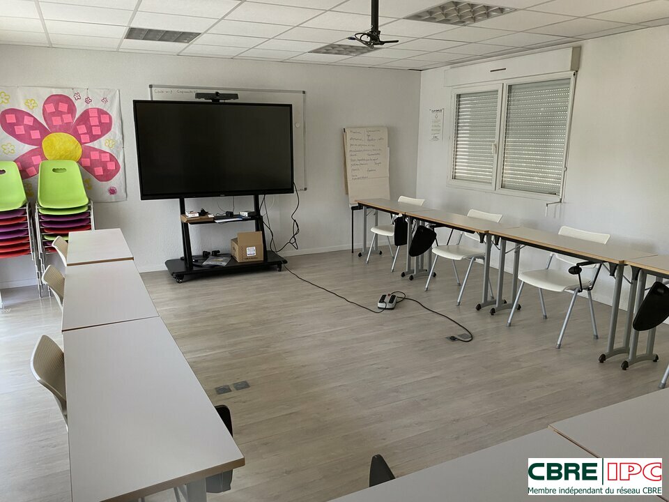 CBRE IPC LOCATION-BUREAUX-DAX-40