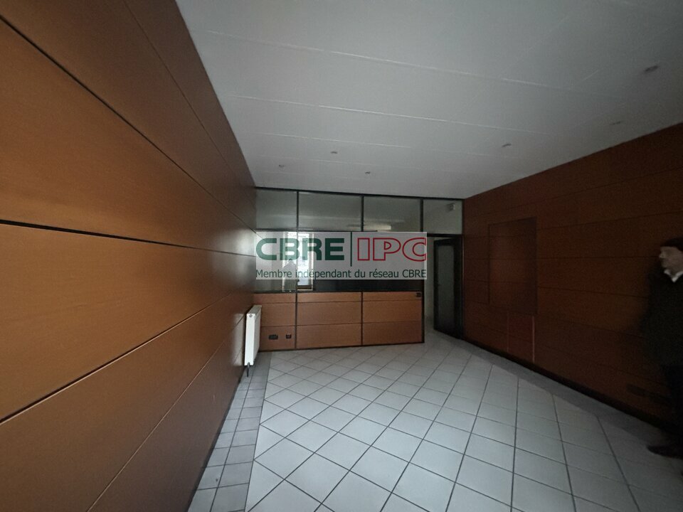 CBRE IPC LOCATION-LOCAL COMMERCIAL-PAU-64