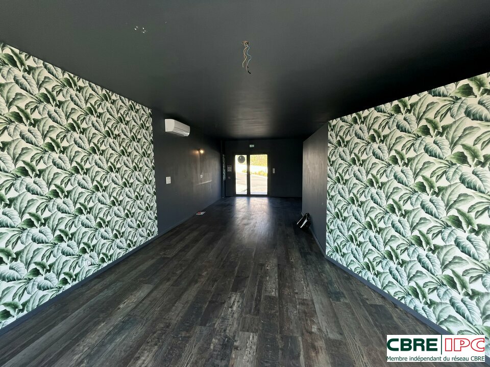 CBRE IPC LOCATION-LOCAL COMMERCIAL-LARRESSORE-64