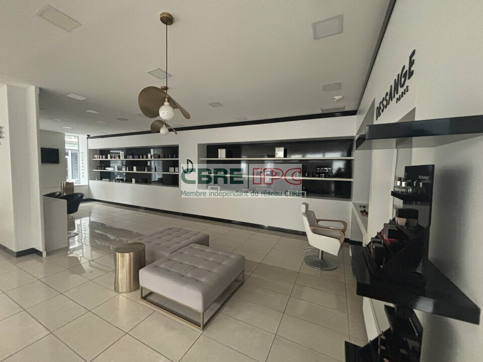 CBRE IPC LOCATION-LOCAL COMMERCIAL-PAU-64