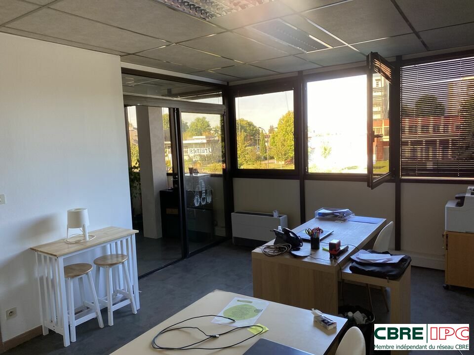 CBRE IPC LOCATION-BUREAUX-PAU-64