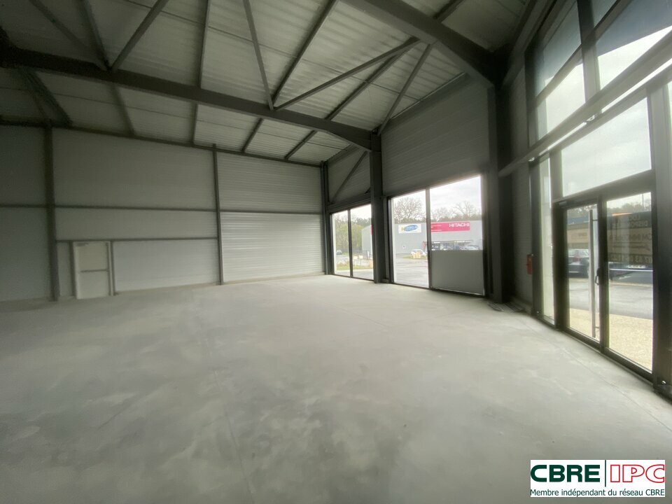 CBRE IPC LOCATION-LOCAL COMMERCIAL-MEES-40