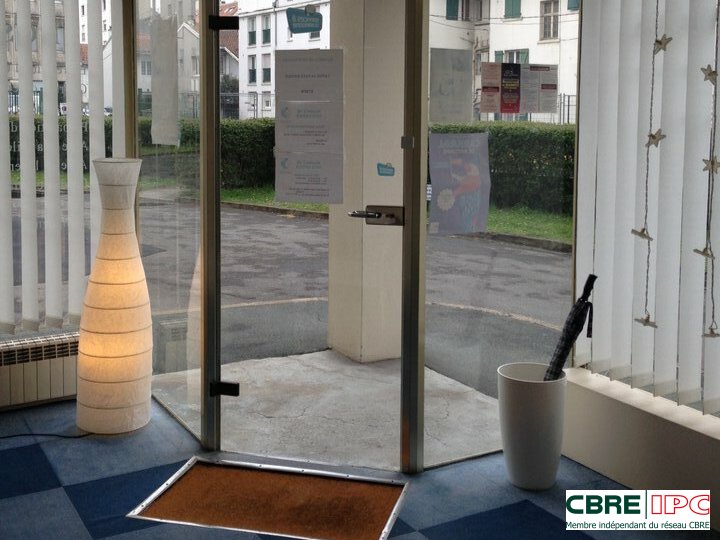 CBRE IPC LOCATION-LOCAL COMMERCIAL-BAYONNE-64