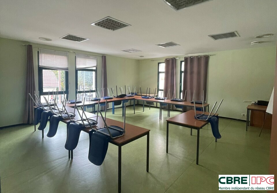 CBRE IPC LOCATION-BUREAUX-PAU-64