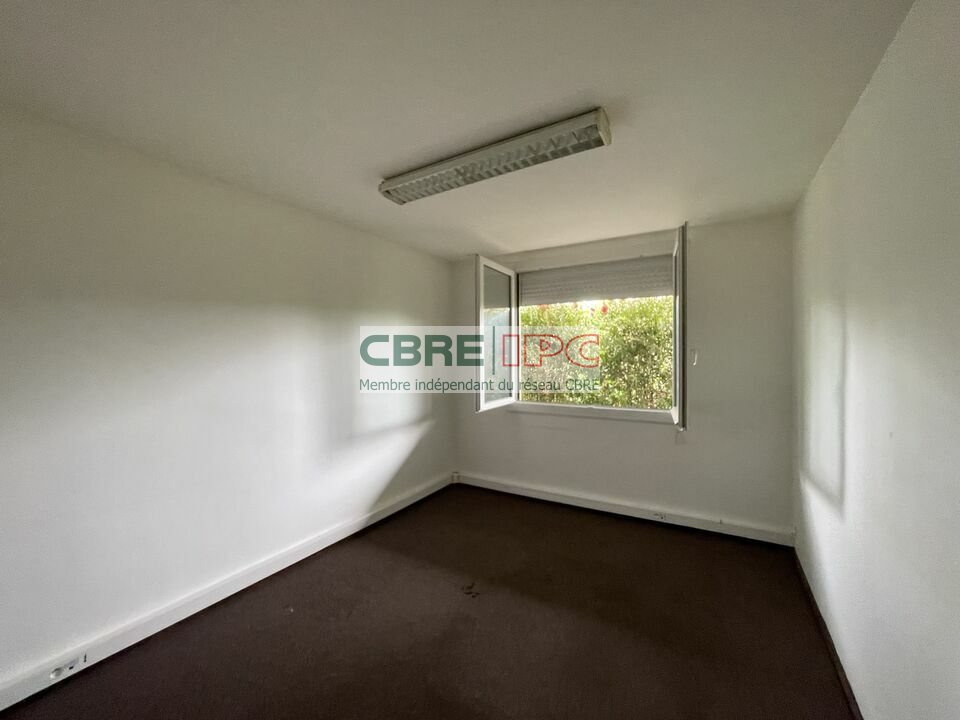 CBRE IPC LOCATION-BUREAUX-LONS-64