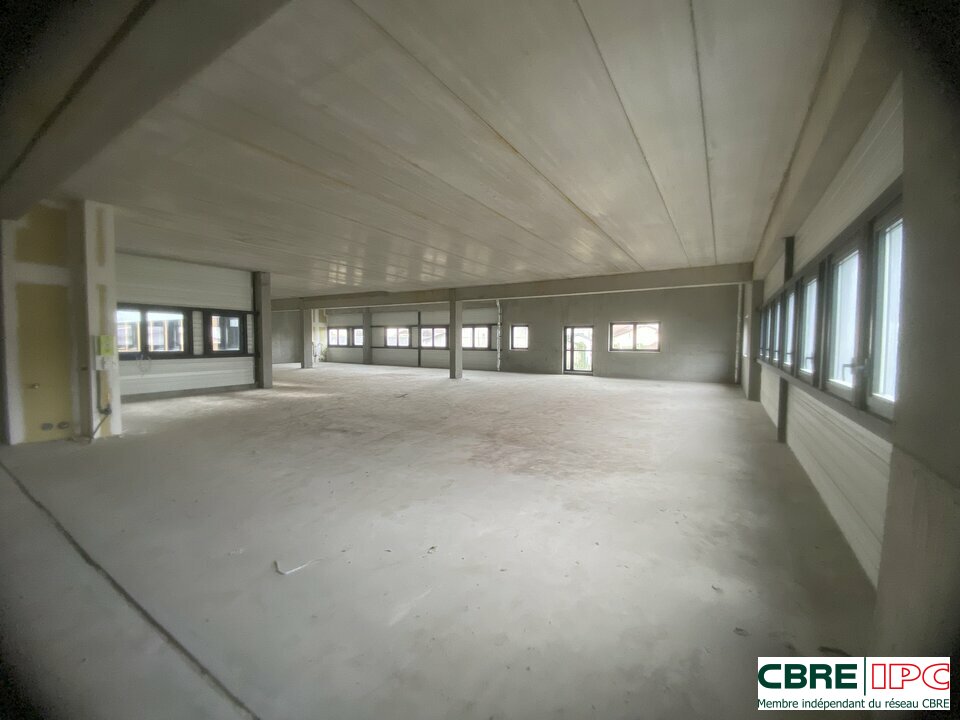 CBRE IPC LOCATION-LOCAL COMMERCIAL-DAX-40