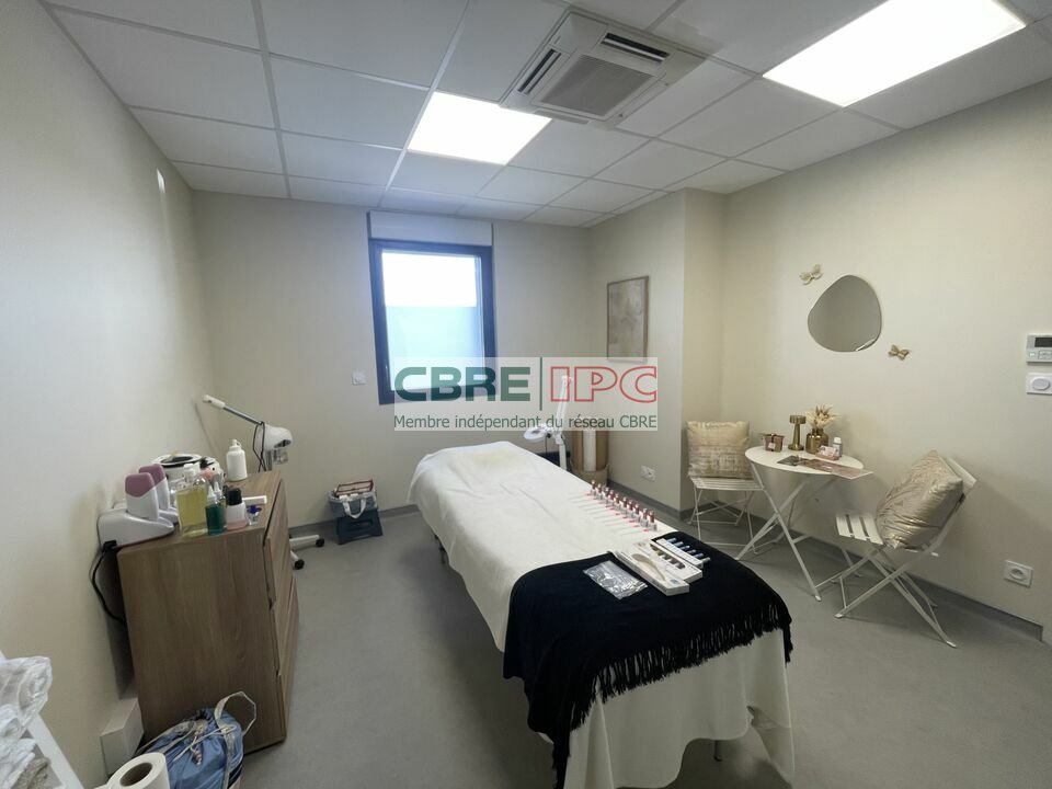 CBRE IPC LOCATION-BUREAUX-LESCAR-64