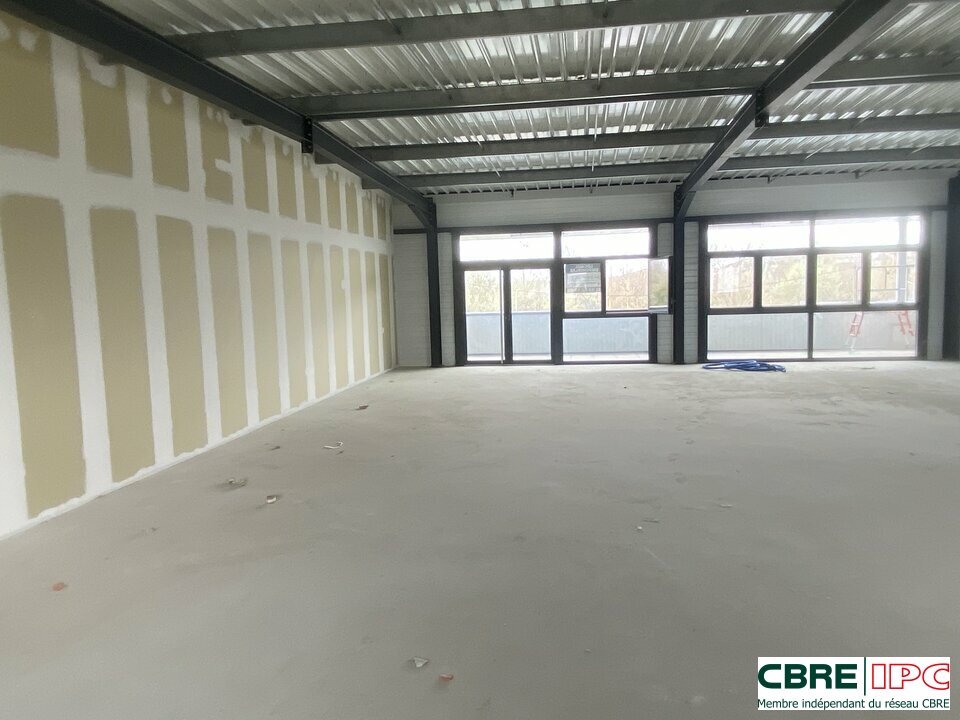 CBRE IPC LOCATION-BUREAUX-DAX-40