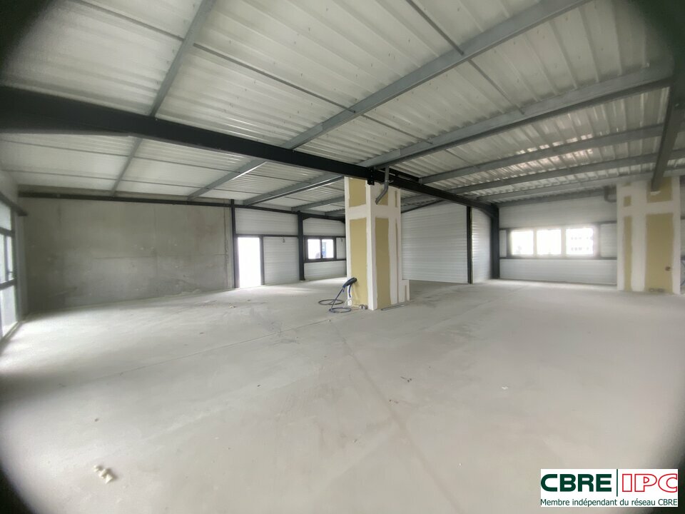 CBRE IPC LOCATION-BUREAUX-DAX-40