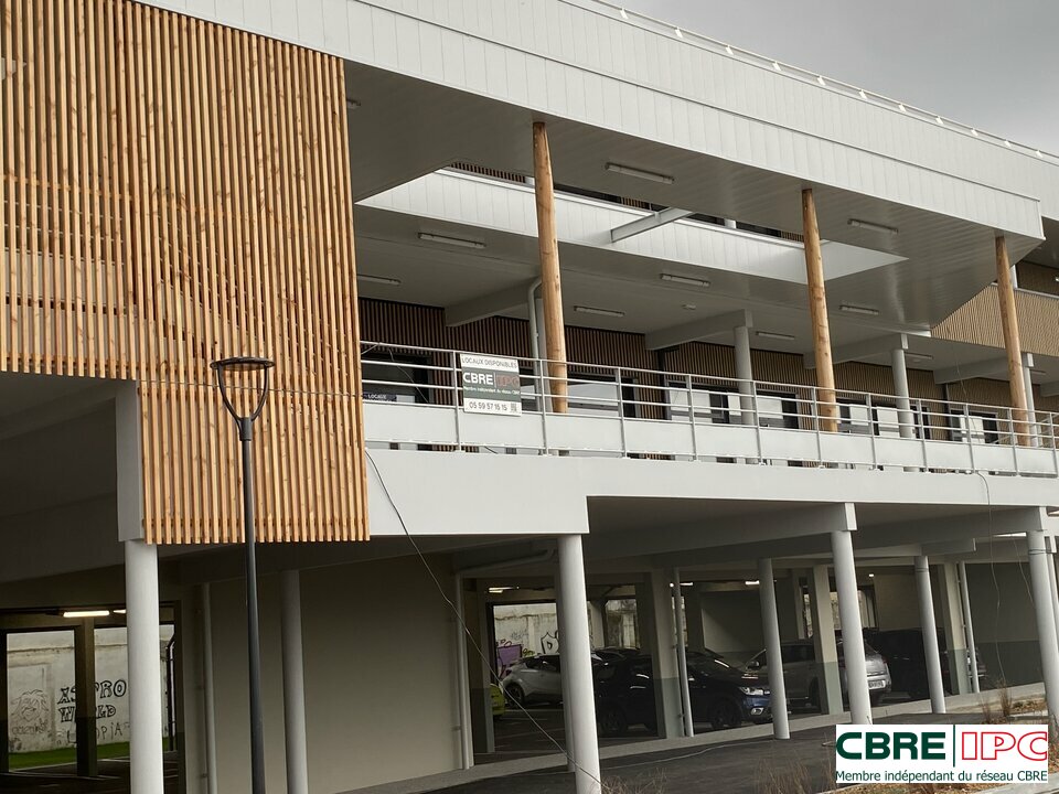 CBRE IPC LOCATION-BUREAUX-DAX-40