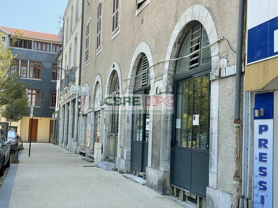 CBRE IPC LOCATION-LOCAL COMMERCIAL-PAU-64